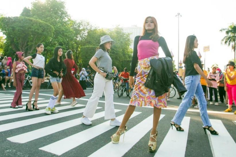 Demam Citayam, Ini Potret Aksi Remaja Semarang di Simpang Lima Fashion Week - Bagian 1