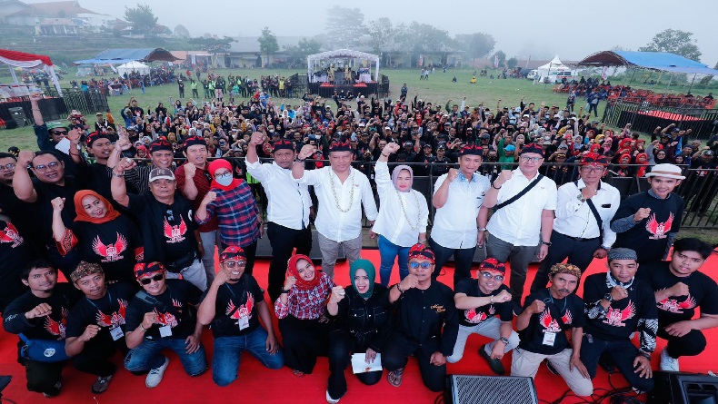 title Des Ganjar Gencar Sosialisasi, Ribuan Warga Desa di Kabupaten Bandung Deklarasi Dukungan Des Ganjar Gencar Sosialisasi, Ribuan Warga Desa di Kabupaten Bandung Deklarasi Dukungan