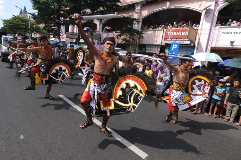Kirab Budaya Meriahkan HUT Ke-1.272 Kota Salatiga - Bagian 1