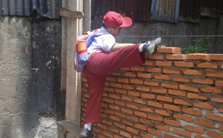 Jalan Ditutup Tembok, Warga Padangsidimpuan Minta Tolong Jokowi