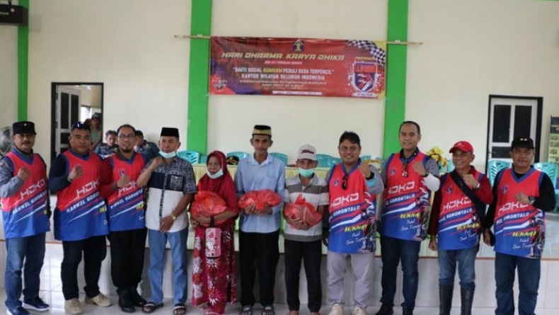 Ringankan Beban Masyarakat, Kemenkumham Gorontalo Bagikan 212 Paket Sembako kepada Warga Miskin   