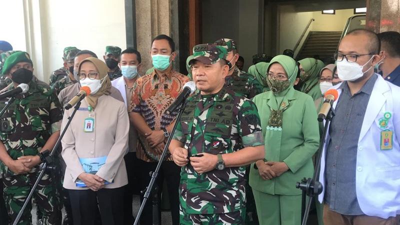  Jenguk Istri TNI Korban Penembakan, KSAD Jenderal Dudung: Kondisinya Berangsur Membaik