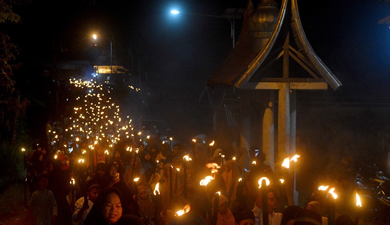 Pawai 1.000 Obor untuk Tolak Bala di Perkampungan Adat Nagari Sijunjung - Bagian 2