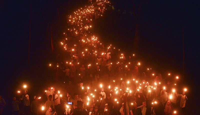 Pawai 1.000 Obor untuk Tolak Bala di Perkampungan Adat Nagari Sijunjung - Bagian 1