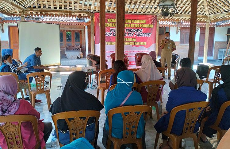 title Permasalahan Sampah Belum Tuntas, Pemuda Sekitar TPST Piyungan Lirik Budi Daya Magot Permasalahan Sampah Belum Tuntas, Pemuda Sekitar TPST Piyungan Lirik Budi Daya Magot