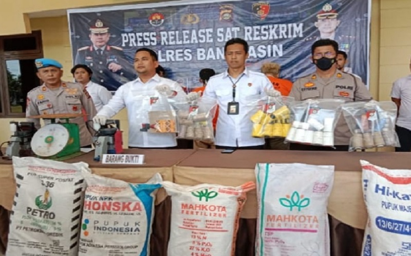 Polisi Bongkar Praktik Pupuk Oplosan di Banyuasin, Hasil Produksi Dijual hingga ke Jambi
