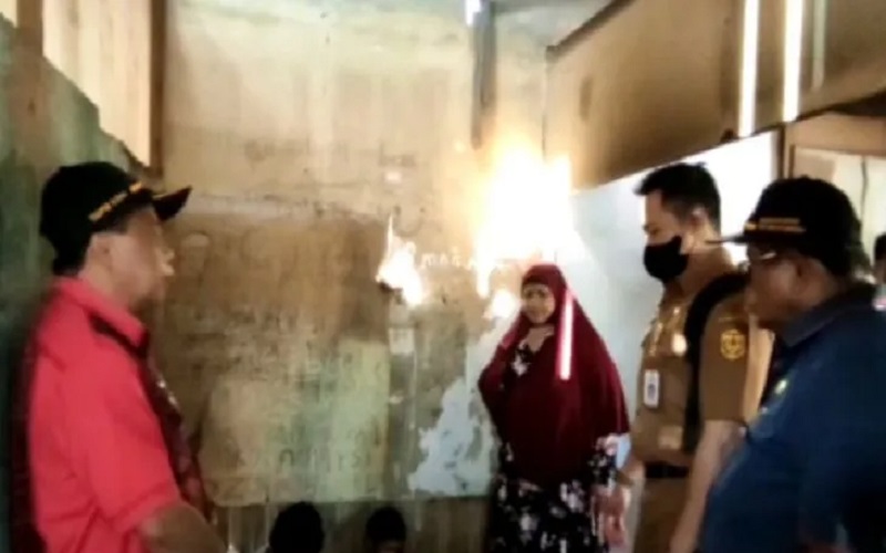 Miris, Kakek Miskin di Banjarmasin Hidup dengan Anak Gangguan Jiwa dan 3 Cucunya