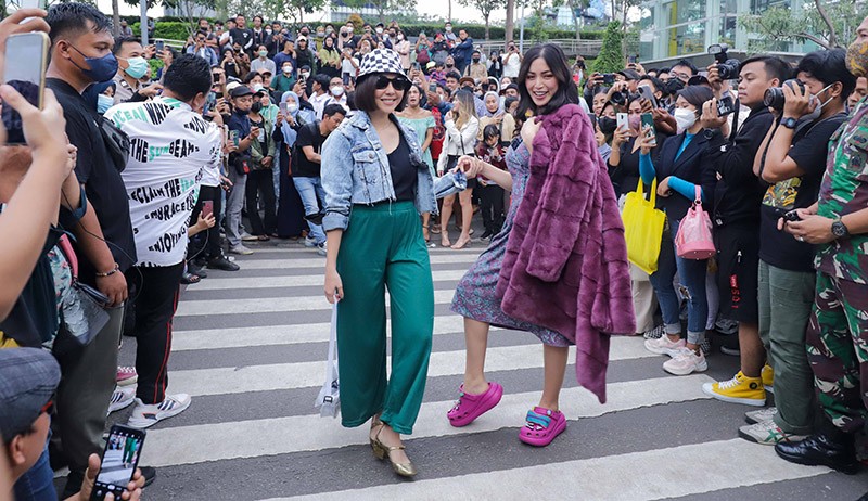 Penampilan Jessica Iskandar dan Gisel Ramaikan Citayam Fashion Week - Bagian 1
