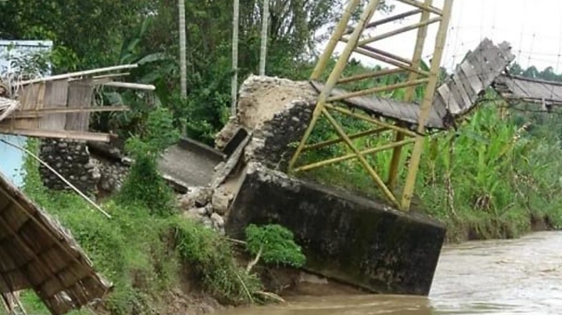 Baru 4 Tahun Direnovasi, Jembatan Gantung di OKU Selatan Rusak dan Tak Bisa Dilewati