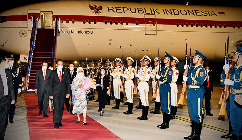 Presiden Jokowi Disambut Upacara Militer saat Tiba di China - Bagian 1