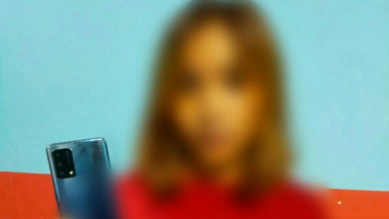 Curi Handphone di Kafe, Karyawati Cantik Berambut Pirang Ini Ditangkap Polisi