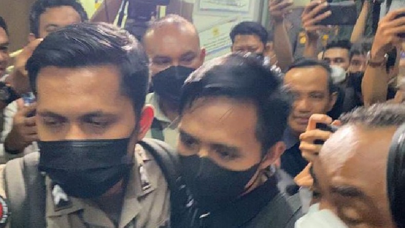 title Bharada E Dikawal Ketat usai Diperiksa soal Penembakan Brigadir J Bharada E Dikawal Ketat usai Diperiksa soal Penembakan Brigadir J