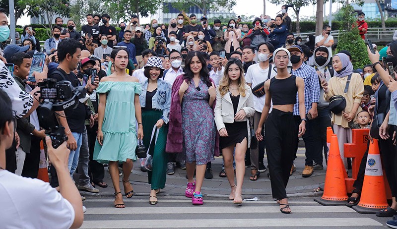 ABG Laki Berbusana Seperti Perempuan saat CFW, Siap-Siap Diangkut ke Panti Kedoya - Bagian 2