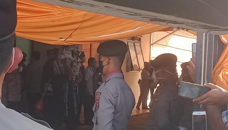Usai Autopsi, Tangis Ibunda Brigadir J Kembali Pecah di RSUD Sungai Bahar
