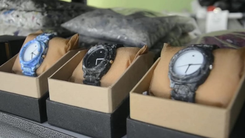 Unik Jam Tangan New Hun Recycle dari Sampah Plastik Made In Bandung Ini
