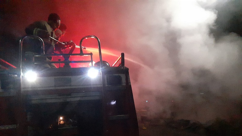 1 Mobil dan Kios Tambal Ban di Lembursitu Sukabumi Ludes Terbakar
