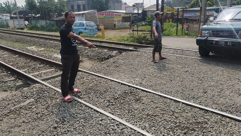 Mobil Nyaris Tertabrak KRL di Bogor, Masinis Sempat Hentikan Kereta