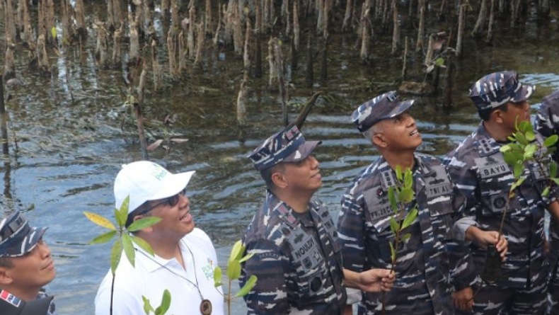  TNI AL Sukses Cetak Rekor Dunia Tanam Mangrove Terbanyak