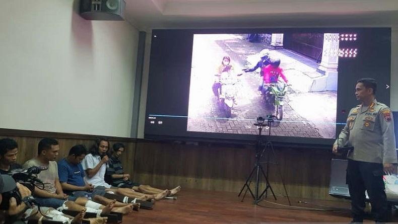 title Kopda Muslimin Diduga Pakai Uang Berobat dari Mertua untuk Upah Pembunuh Bayaran Kopda Muslimin Diduga Pakai Uang Berobat dari Mertua untuk Upah Pembunuh Bayaran