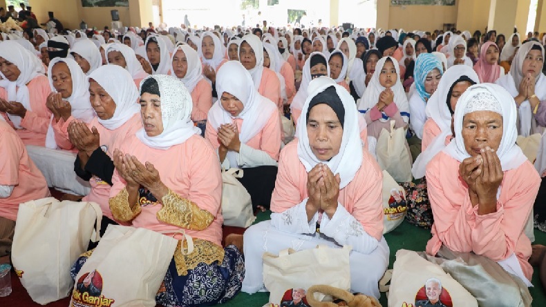 title Mak Ganjar Jabar Ajak Ribuan Emak-Emak di Cianjur Panjatkan Doa untuk Bangsa Mak Ganjar Jabar Ajak Ribuan Emak-Emak di Cianjur Panjatkan Doa untuk Bangsa