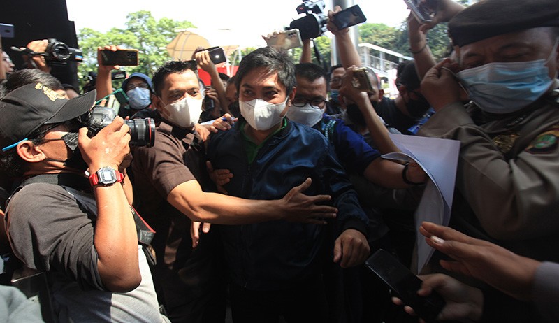 Penampakan Mardani H Maming Menyerahkan Diri ke KPK - Bagian 2