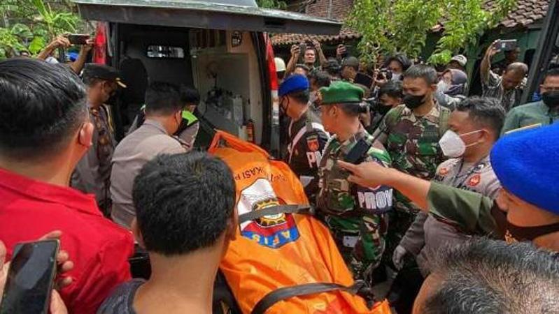  Jenazah Kopda Muslimin Dibawa ke RS Bhayangkara Semarang untuk Diautopsi