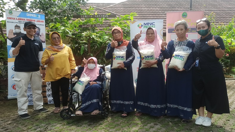 MNC Peduli Salurkan Kebutuhan Pokok untuk 60 Lansia di RSLU Sukabumi