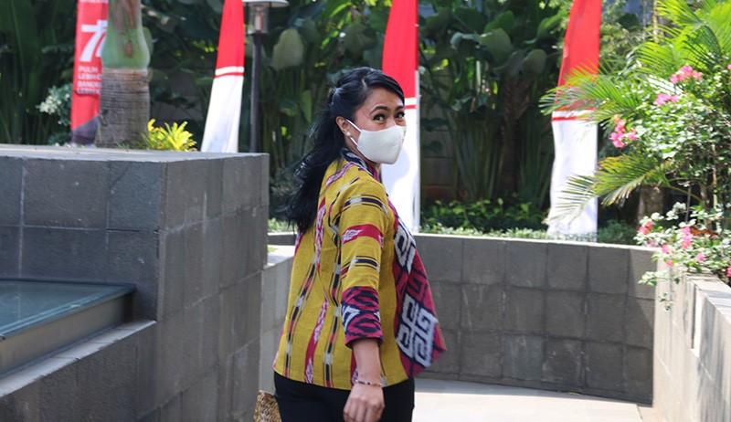 Penampilan Presenter TV Brigita Manohara Diperiksa KPK - Bagian 3