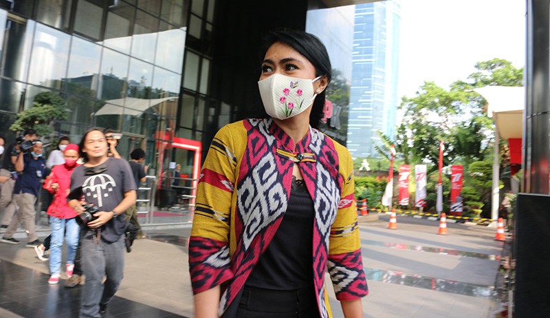 Penampilan Presenter TV Brigita Manohara Diperiksa KPK - Bagian 2