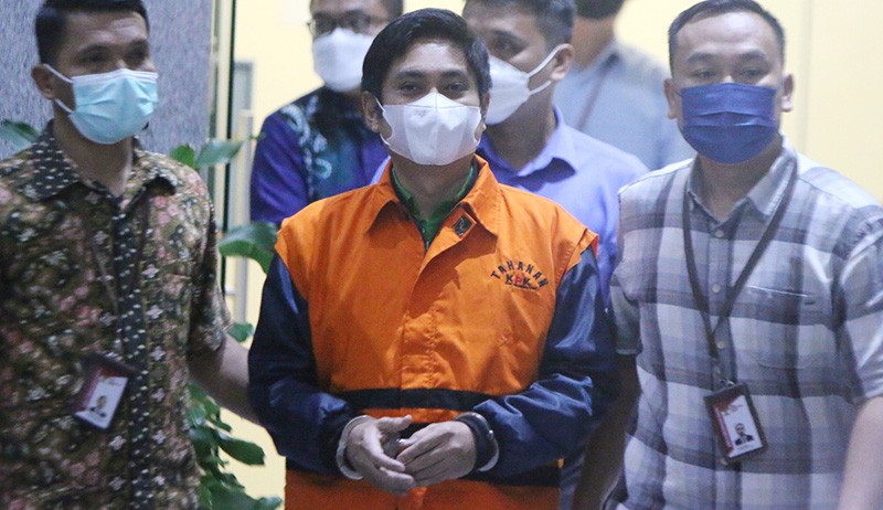 Mardani H Maming Diborgol dan Pakai Rompi Tahanan KPK - Bagian 1