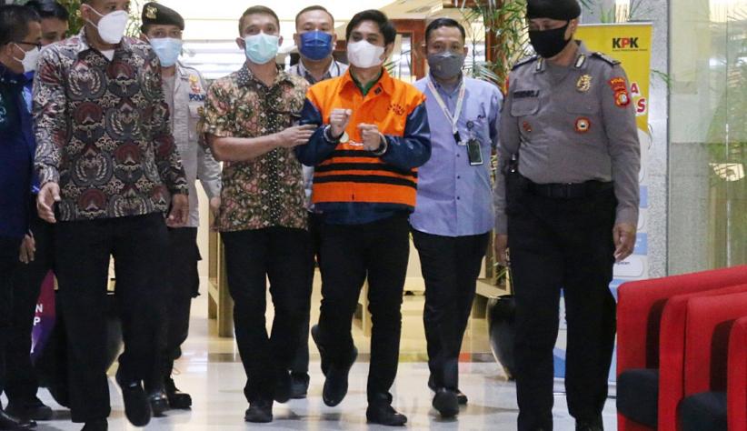 Mardani H Maming Diborgol dan Pakai Rompi Tahanan KPK - Bagian 2