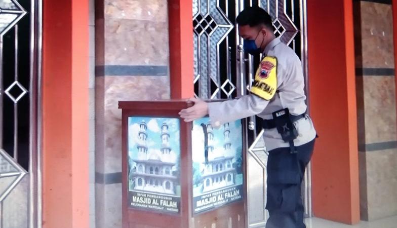Terekam CCTV, Aksi Pencurian Kotak Amal Masjid di Batang Diangkut Mobil