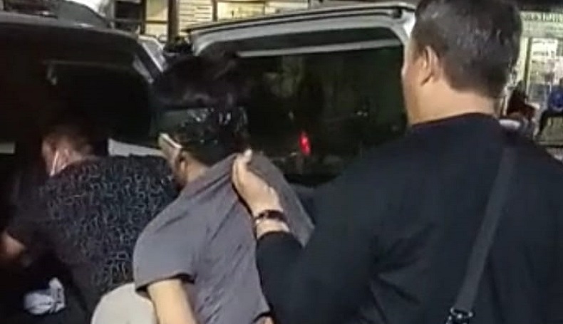 title Buronan Kasus Curat Limbangan Ditangkap di Penginapan Cipanas Garut Buronan Kasus Curat Limbangan Ditangkap di Penginapan Cipanas Garut