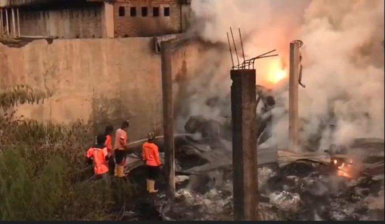  Gudang Limbah Kain dan Kertas di Jepara Ludes Terbakar, Kerugian Capai Ratusan Juta Rupiah