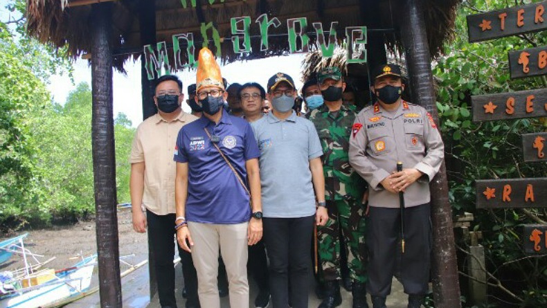 Kapolda Dampingi Menparekraf Sandiaga Uno Kunjungi Desa Wisata Budo Minahasa Utara