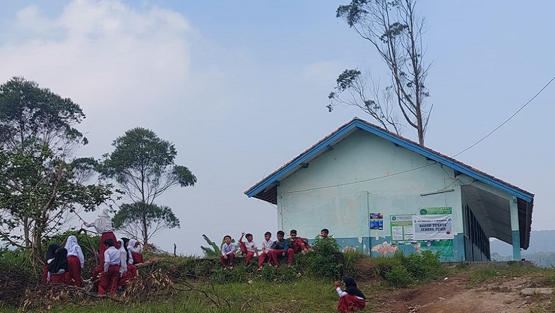 title SDN 5 Cikidang Lembang Bakal Digabung dengan Sekolah Lain karena Minim Siswa SDN 5 Cikidang Lembang Bakal Digabung dengan Sekolah Lain karena Minim Siswa