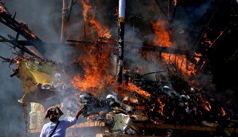 Ritual Ngaben Massal, 117 Jasad Dikremasi di Perairan Padangbai Bali - Bagian 2