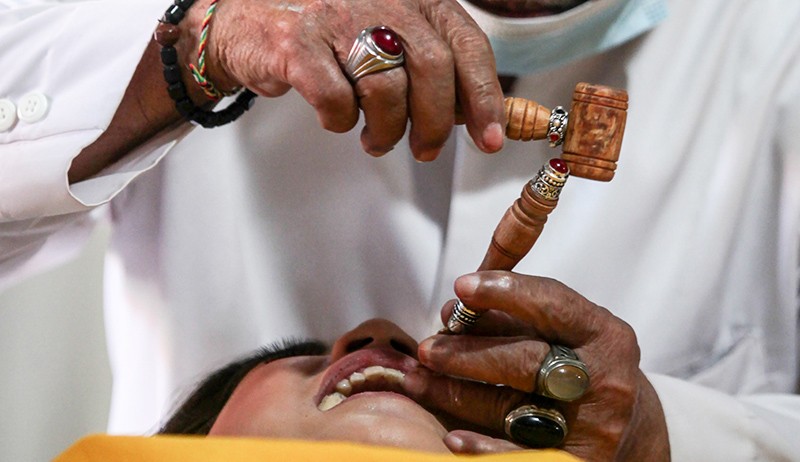 Tradisi Metatah, Potong Gigi Massal Diikuti Ratusan Umat Hindu - Bagian 1