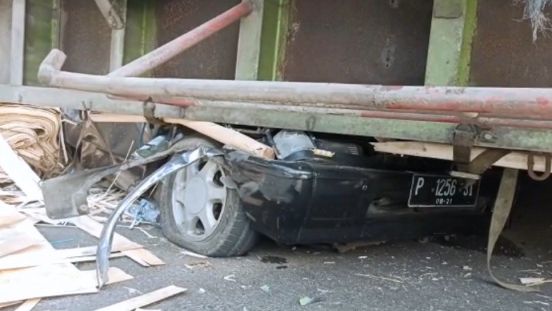 Ini Pengakuan Sopir Truk Maut yang Menewaskan 3 Penumpang Minibus di Jember 