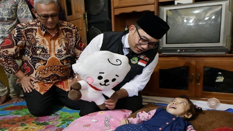 Ridwan Kamil Sedih Lihat Tazkiatul Hadapi Kanker Ganas yang Menggerogoti Kakinya