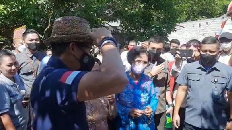 Kunjungi Desa Wisata di Minut, Sandiaga Uno Beli Oleh-Oleh Topi buat Ridwan Kamil