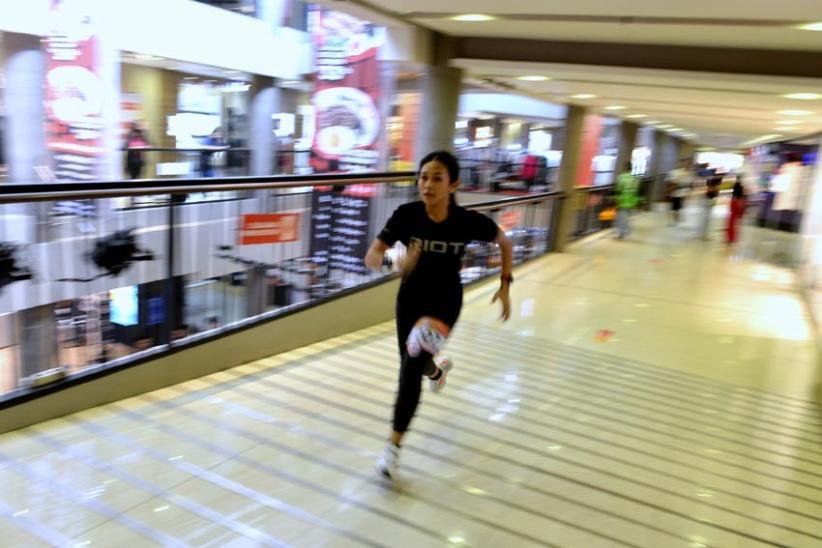Begini Keseruan Lomba Lari di Dalam Mal - Bagian 4
