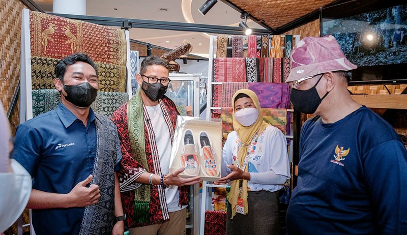 Sandiaga Uno Rangkul dan Semangati Pelaku Ekraf Kalimantan Barat - Bagian 1