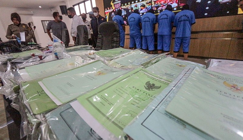 Penampakan Ratusan Sertifikat Tanah Palsu Diamankan Satreskrim Polres Bogor - Bagian 2