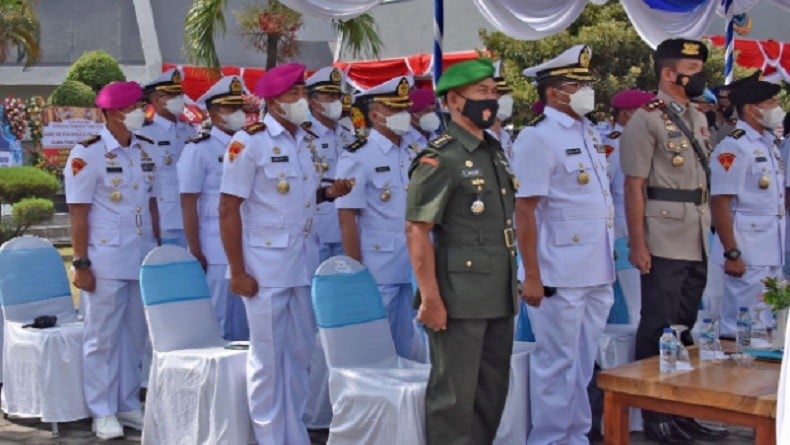 Pangkoarmada II Pimpin Sertijab, Laksma Supardi Jabat Danlantamal V