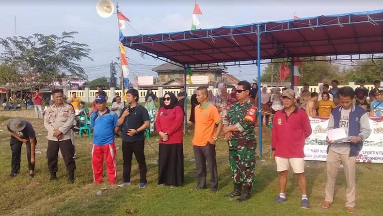 title Suporter Bola di Bekasi Nyaris Ricuh di Laga Final, Tak Ada Juara Hadiah Dibagi Dua Suporter Bola di Bekasi Nyaris Ricuh di Laga Final, Tak Ada Juara Hadiah Dibagi Dua