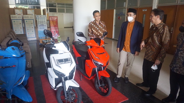 TGB Zainul Majdi Puji Motor Listrik Gesits, Bukti Kampus Dapat Hasilkan Produk Bermanfaat