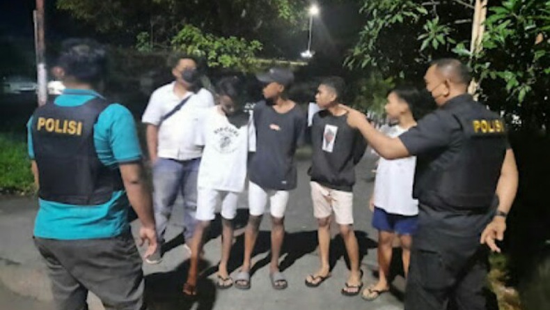 Cegah Aksi Kejahatan di Malam Hari, Polres Bitung Bubarkan Sekelompok Pemuda Nongkrong