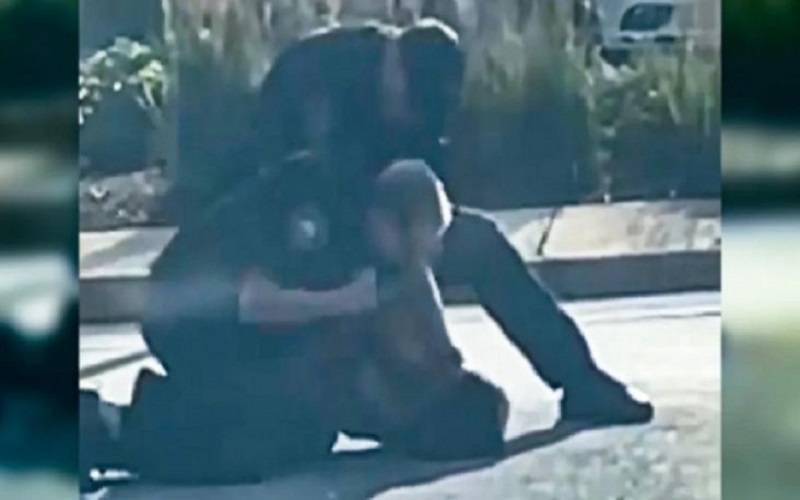 Brutal, 3 Polisi AS Pukuli Remaja Muslim yang Sudah Terkapar dan Tak Berdaya