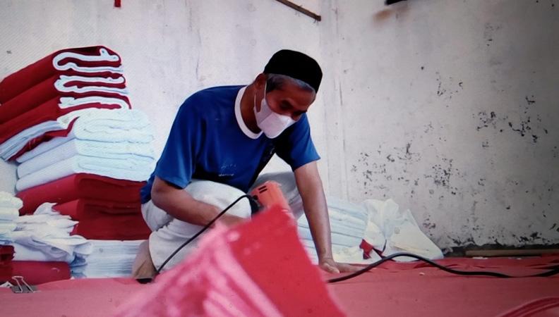 title Momen Agustusan, Perajin Bendera Merah Putih di Boyolali Kebanjiran Pesanan Momen Agustusan, Perajin Bendera Merah Putih di Boyolali Kebanjiran Pesanan